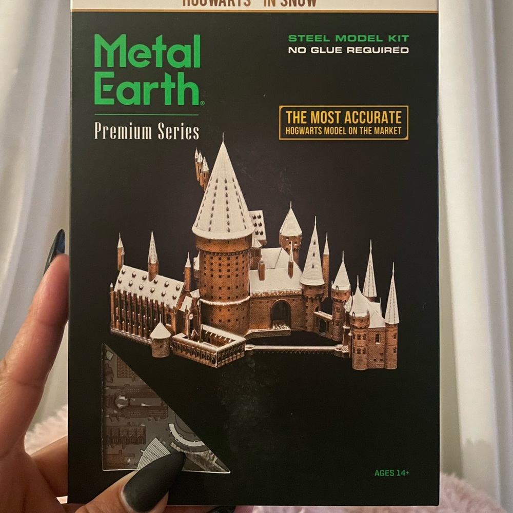 Metal Earth - Harry Potter Hogwarts Castle in Snow 3D Metal Model